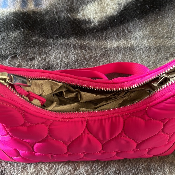 NWT….super cute handbag….adjustable strap… - Picture 6 of 7